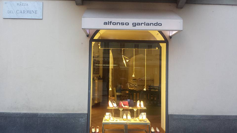 Alfonso Garlando butikken ligger i via Madonnina 1 i Brera-kvarteret i centrum af Milano